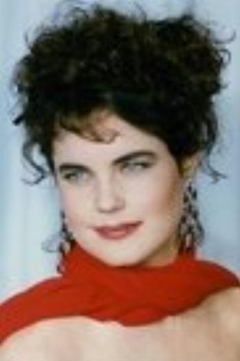 Elizabeth McGovern isCora Crawley