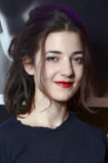 Esther Garrel isMichèle Mouton