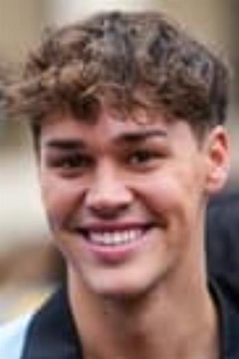 Noah Beck isDrayton Lahey