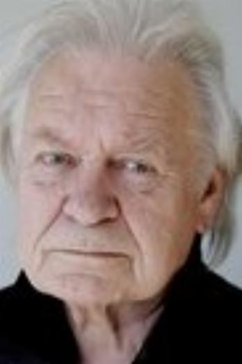 Ian Mune isHowie Wicker