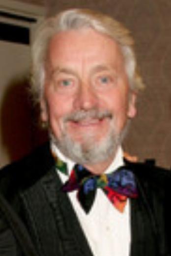 Peter Dennis isOgre Hunter (głos)