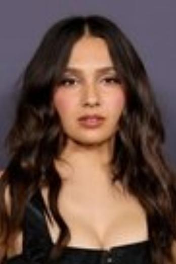 Arianna Rivas isJenny Garcia