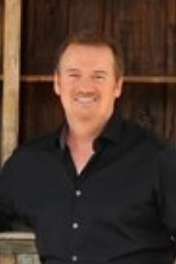 Clive Pearse isOgre Hunter (głos)