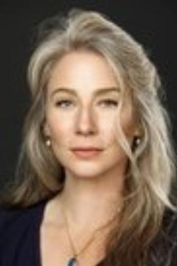 Lynn Collins isLouise Quinn