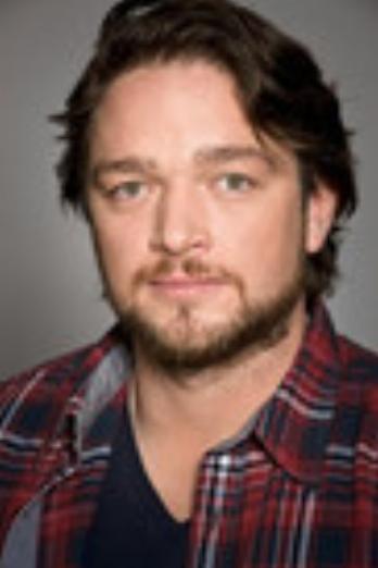 Ronald Zehrfeld isSebastian Vogel