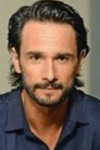 Rodrigo Santoro isVini (głos)