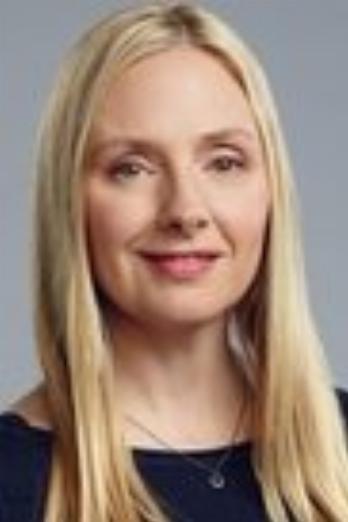 Hope Davis isAunt Debra