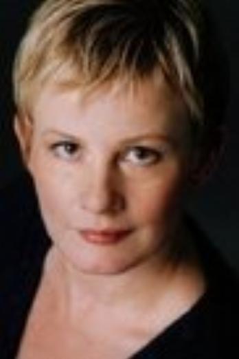 Elizabeth Saunders isGray Foner