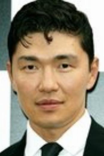 Rick Yune isBank Manager
