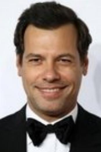 Laurent Lafitte isGérard de Villefort