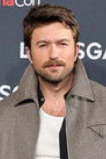 Brandon Sklenar isHenry