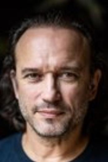 Vincent Perez isSerge Lemy