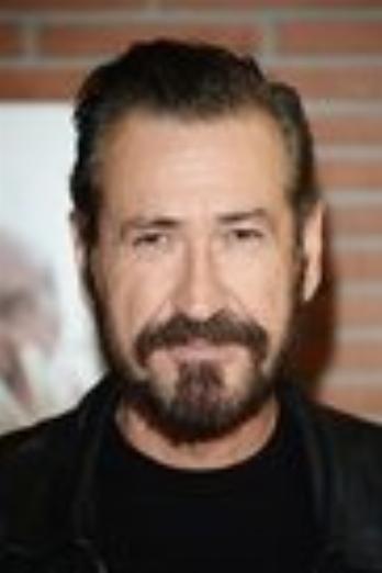 Marco Giallini isIl Professore