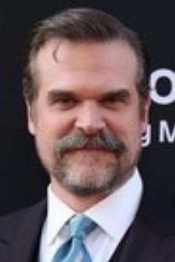 David Harbour isGunny Lefferty