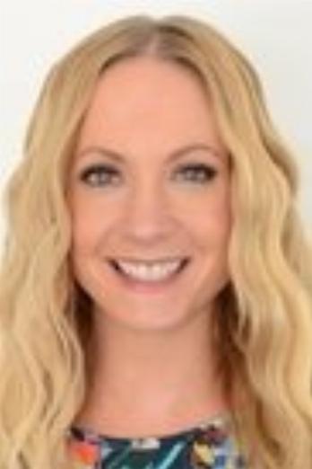 Joanne Froggatt isAnna Bates