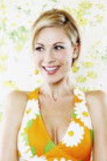 Desi Lydic isDr. Stacy Kellogg