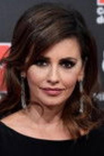 Mónica Cruz isEsmeralda