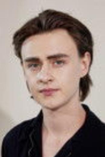 Jaeden Martell isJoseph