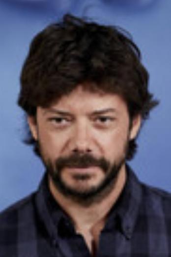 Álvaro Morte isFather Sal Tedeschi