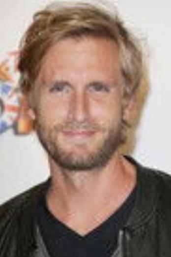 Philippe Lacheau isGrégory Van Huffel