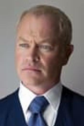 Neal McDonough isMajor Bennington