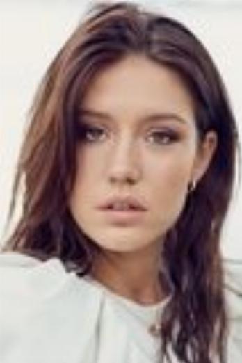 Adèle Exarchopoulos isChloé Delarme