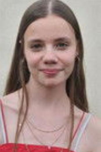 Toscane Duquesne isLeslie