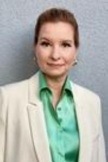 Lennon Parham isGwen