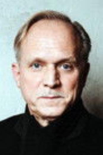 Ulrich Tukur isDwight Cochrane