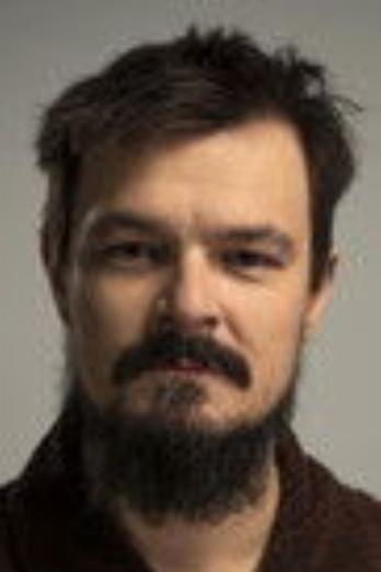 Dawid Ogrodnik isJan Sienkiewicz