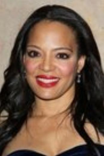 Luna Lauren Velez isRio Morales (głos)