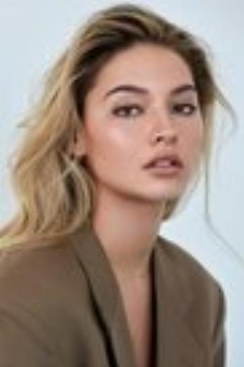 Madelyn Cline isHeather Mulgrew