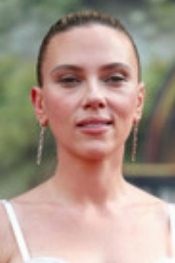 Scarlett Johansson isKelly Jones