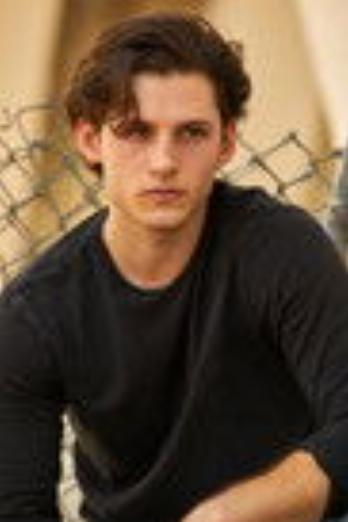 Donte Paris isAlfonso (głos)