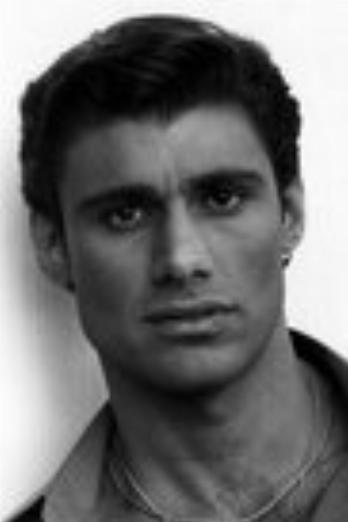 Steven Bauer isManny Ray