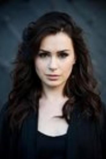 Anna-Maria Sieklucka isLaura Biel