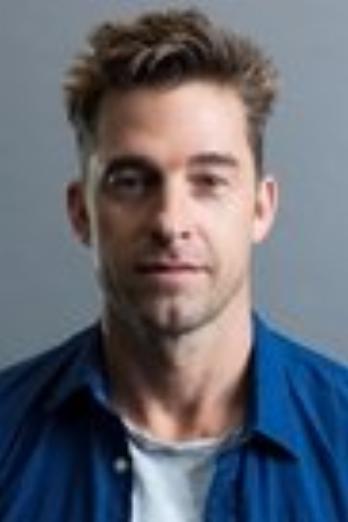 Scott Speedman isAgent Kyle Steele