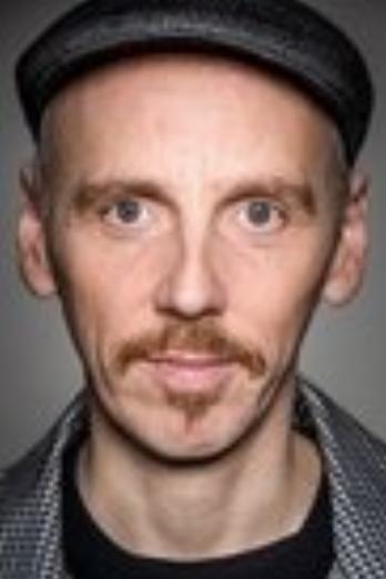 Ewen Bremner isCharlie