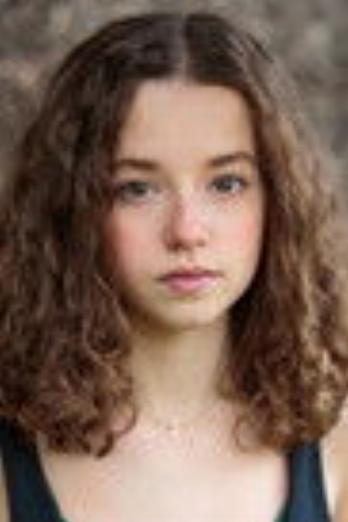 Ariella Glaser isSara (Young Grandmére)