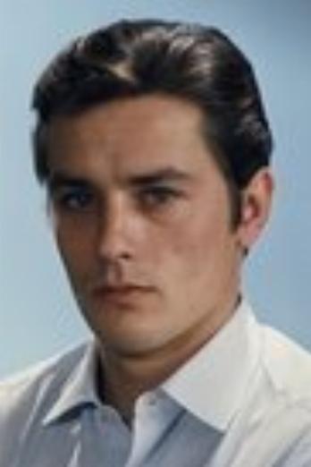 Alain Delon isJules César