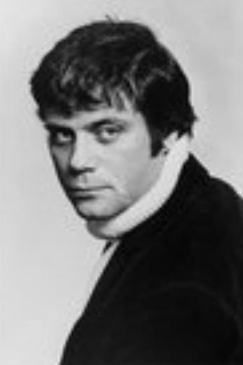 Oliver Reed isProximo