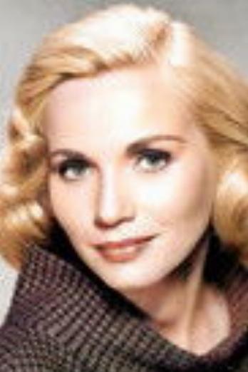 Eva Marie Saint isMartha Kent