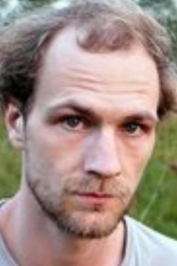 Robert Gwisdek isBernard