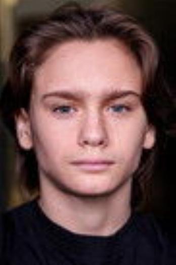 Etienne Kellici isCharlie Brown (głos)