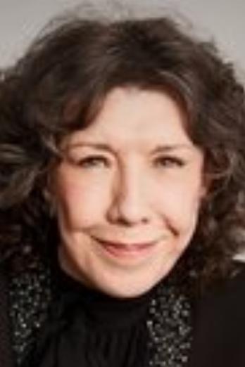Lily Tomlin isAunt May (głos)
