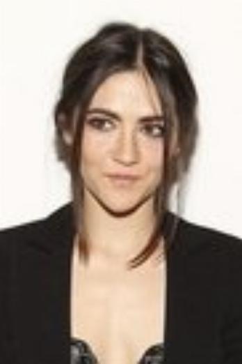 Isabelle Fuhrman isLeena Klammer / Esther Albright