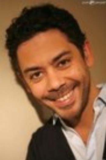 Manu Payet isRi Qi Qi