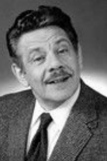 Jerry Stiller isUncle Max (głos)