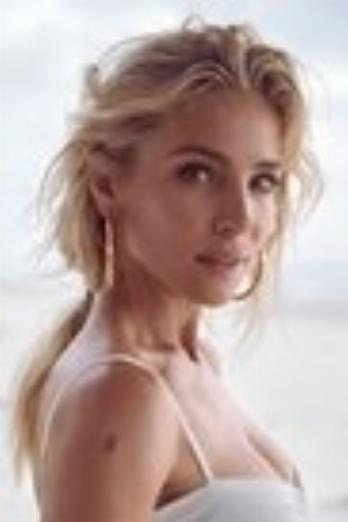 Elsa Pataky isVuvalini General / Mr Norton