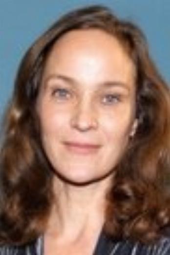 Jeanette Hain isGertrude Ederle